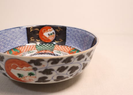 明治前期色絵青海波と格子図8寸鉢②かたつき,高台ホツ