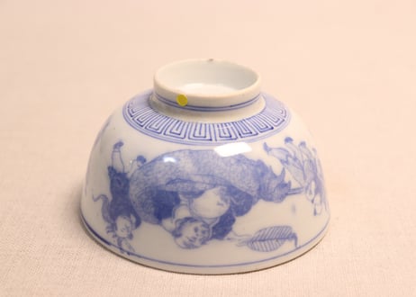 明治後期～大正銅判布袋様と唐子図蒸茶碗②高台ホツ