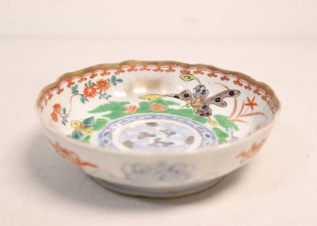 明治前期色絵花と蝶図通り物なます皿