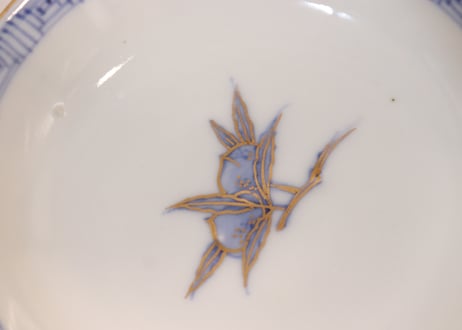 明治前期金彩赤絵菊と蛸唐草図蓋茶碗