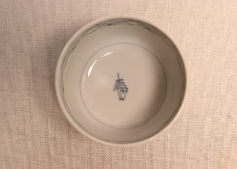 江戸幕末線描き三方牡丹図湯吞