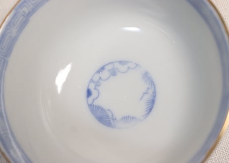 大正~昭和戦前銅印判色絵蝶と牡丹図通り物飯茶碗