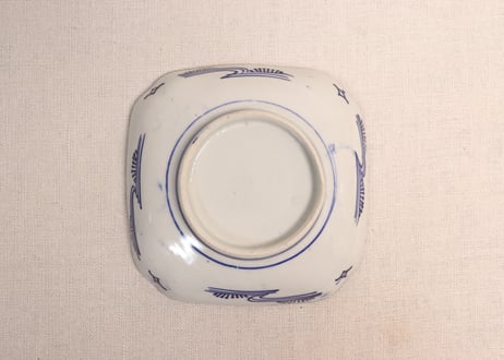 明治前期紙刷微塵唐草と龍図角小皿①
