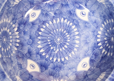 明治後期～大正銅判菊と松笠図8寸鉢