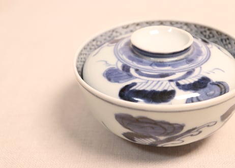 江戸中期染付流水に菊図蓋茶碗①