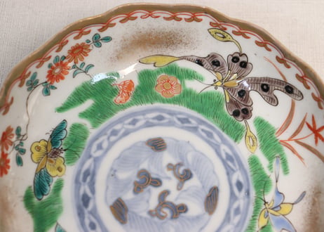 明治前期色絵花と蝶図通り物なます皿