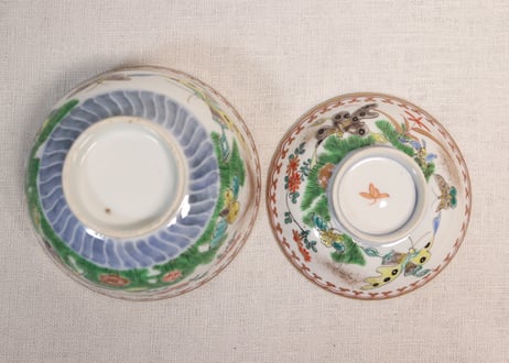 明治前期色絵花と蝶図通り物蓋茶碗①