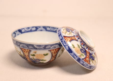 明治前期色絵窓絵に菊と春蘭図蓋茶碗