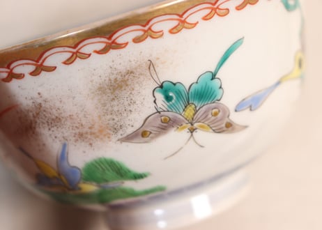 明治前期色絵花と蝶図通り物蓋茶碗②窯傷,フリモノ