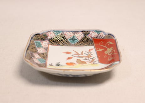 明治前期色絵鶉と幾何学文図角皿