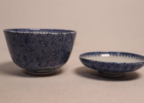 明治前期紙刷微塵唐草図蓋茶碗②身少甘手