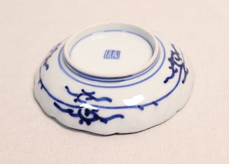 明治前期染付麒麟と微塵唐草図通り物小皿