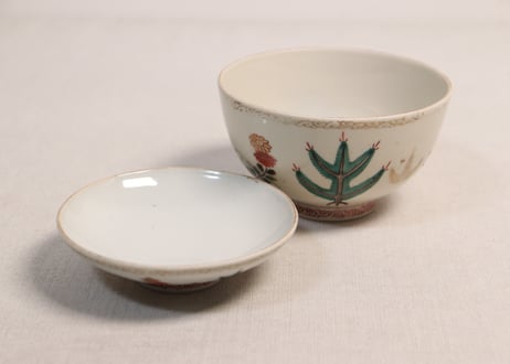 江戸中期色絵若松と草花に鈴虫図蓋茶碗②金彩擦れ