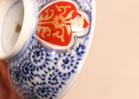 明治前期金彩赤絵菊と蛸唐草図蓋茶碗