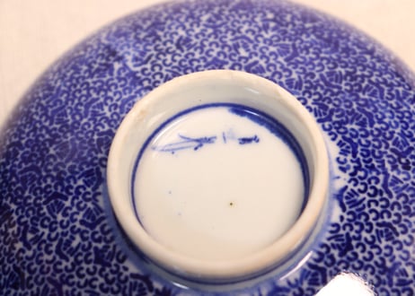 明治前期紙刷微塵唐草図蓋茶碗