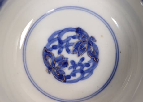 明治前期色絵鶉図蓋茶碗②黒点