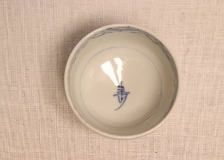 明治前期線描き三方牡丹図湯吞