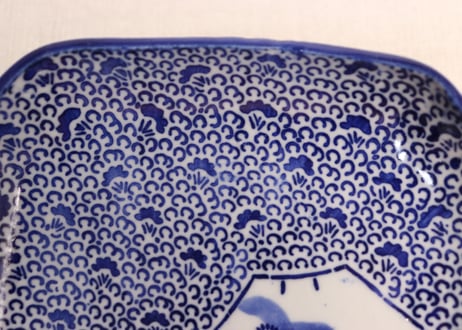 明治前期紙刷微塵唐草と龍図角小皿①