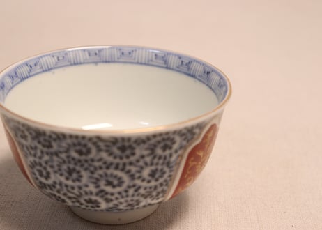 明治前期金彩赤絵菊と蛸唐草図蓋茶碗