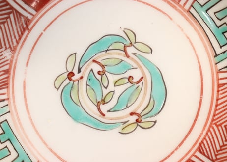 江戸後期色絵花と幾何学文図小皿①