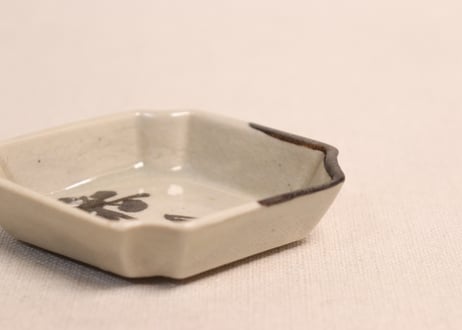 大正～昭和戦前織部焼花と菱文図菱形醤油小皿①
