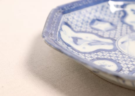 江戸後期染付窓絵と幾何学文図八角皿①