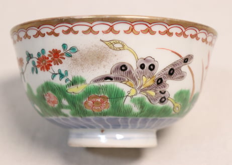 明治前期色絵花と蝶図通り物蓋茶碗①