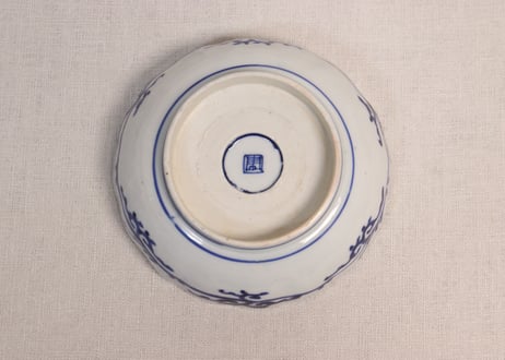 明治前期染付麒麟と微塵唐草図通り物なます皿②膨れ,ノミホツ