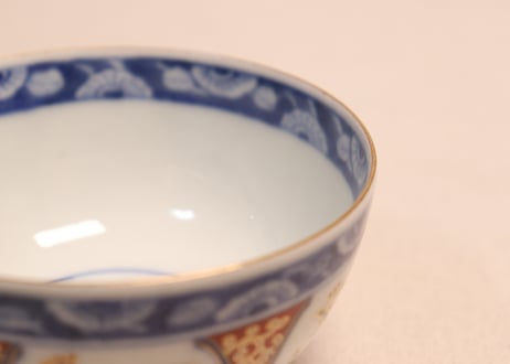明治前期色絵窓絵に菊と春蘭図蓋茶碗