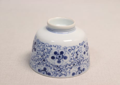 明治前期染付梅花と唐草図つぼ碗