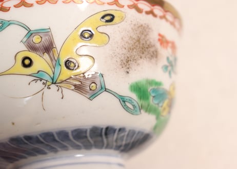 明治前期色絵花と蝶図通り物蓋茶碗②窯傷,フリモノ