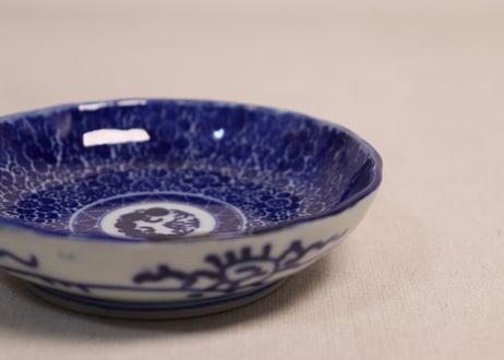 明治前期紙刷鉄線花散らし図小皿①