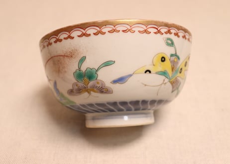 明治前期色絵花と蝶図通り物蒸茶碗