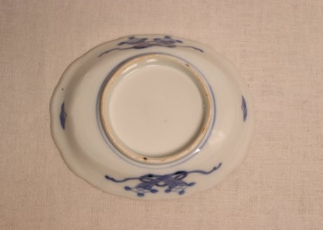 明治前期色絵獅子牡丹図楕円皿　黒点,釉剥げ
