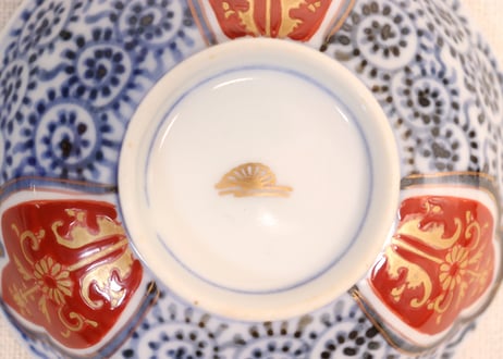 明治前期金彩赤絵菊と蛸唐草図蓋茶碗
