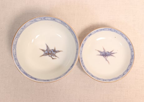 明治前期金彩赤絵菊と蛸唐草図蓋茶碗