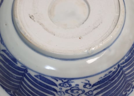 明治後期～大正銅判菊と松笠図8寸鉢