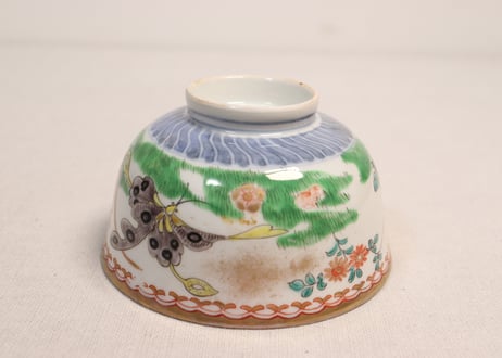 明治前期色絵花と蝶図通り物蓋茶碗②窯傷,フリモノ