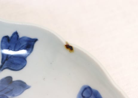 江戸後期染付牡丹図6.5寸皿②フリモノ,黒点