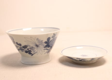 江戸後期染付菊と蝙蝠図広東型蓋茶碗