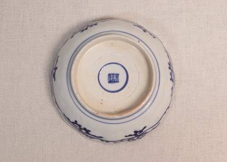 明治前期染付麒麟と微塵唐草図通り物なます皿①膨れ