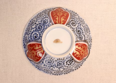 明治前期金彩赤絵菊と蛸唐草図蓋茶碗