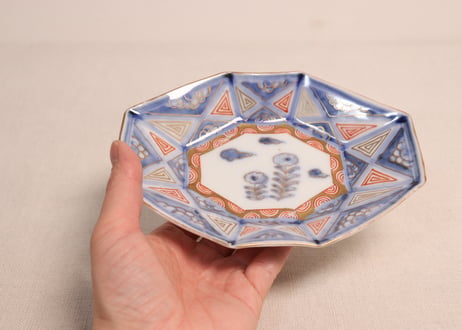 明治前期色絵草花と幾何学文図八角菱形皿　少かたつき