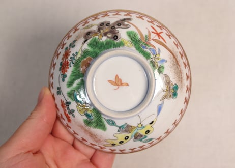 明治前期色絵花と蝶図通り物蓋茶碗①