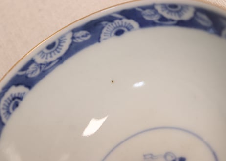 明治前期色絵窓絵に菊と春蘭図蓋茶碗