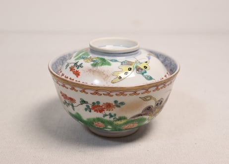明治前期色絵花と蝶図通り物蓋茶碗①