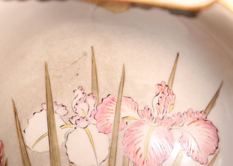 明治後期~大正九谷焼色絵菖蒲と菊図角小鉢