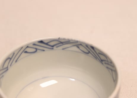 明治前期線描き三方牡丹図湯吞