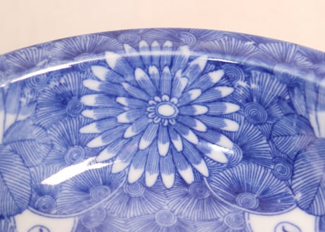 明治後期～大正銅判菊と松笠図8寸鉢