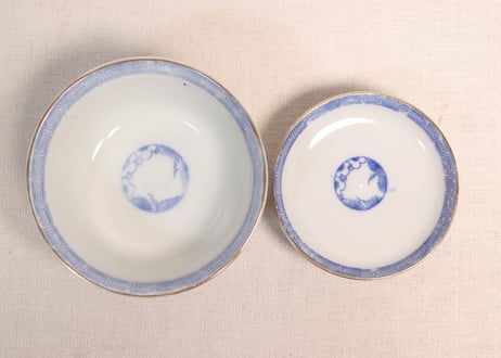 大正~昭和戦前銅印判色絵蝶と牡丹図通り物飯茶碗